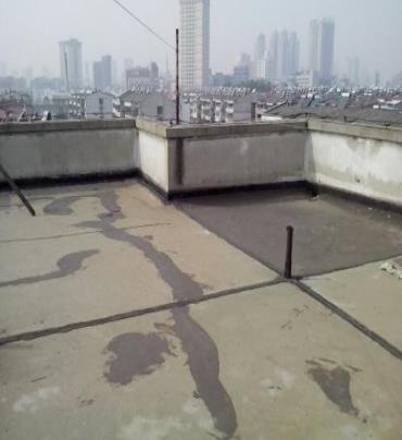 泉港漏水维修 楼顶漏水是什么原因，楼顶漏水维修方法是什么?